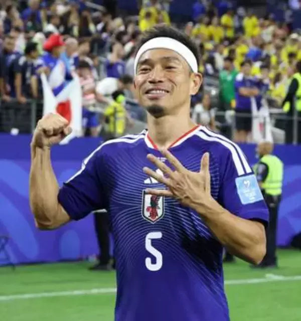 W杯スタンドに女優妻いた！長友佑都が5大会連続の投入　巻き髪の平愛梨が美しく　4児の母、妻も3回目W杯