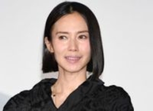 中谷美紀　ドイツ人夫と2ショット「旦那様イケメン」「素敵なご夫婦」反響続々