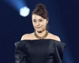 藤原紀香54歳　黒スカートがまぶしい…変わらぬ美しさでランウエー降臨「JJ50周年おめでとうございます！」