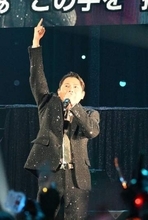 「別人すぎる」「誰？」と騒然の今井翼45歳、久々会見＆ライブに現る　アイドル時代から一変した最新姿　渋すぎる精悍ビジュに驚き