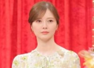 「国宝級に可愛すぎ」白石麻衣　マネ撮影の自然な姿「清楚さと艶やかさの極み」「どこから見ても美しすぎる」