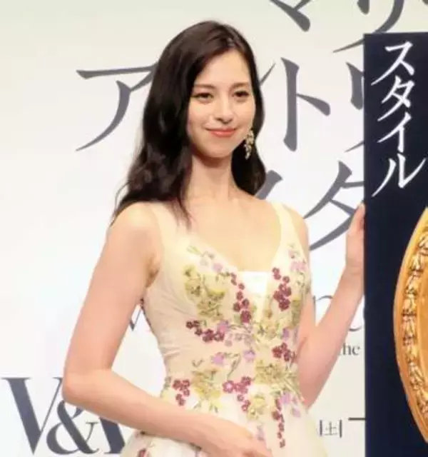こんなに似合う人いる？！中条あやみのお姫様ドレスが「本物」すぎて尊い…報道陣も感嘆、マリー・アントワネットをイメージ
