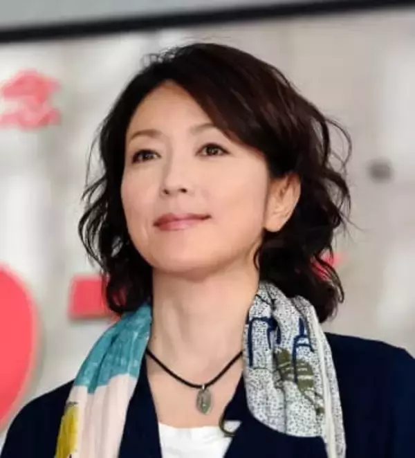 「おー」「相変わらずお美しい♥」若村麻由美の隣に超久々姿！JALのCA→元NHK美人キャスター、60歳の現在が美麗すぎる