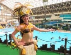 フラガールも激推し「ぜひ日本のハワイで海外旅行気分を！」　「安・近・短」で注目集める国内旅行