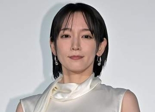 吉岡里帆のインスタにファン「悲しみが伝わってくる」　ドラマ共演予定だった中村ゆりさんの訃報発表日に桜一輪