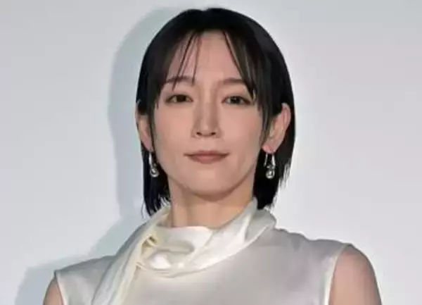 吉岡里帆のインスタにファン「悲しみが伝わってくる」　ドラマ共演予定だった中村ゆりさんの訃報発表日に桜一輪