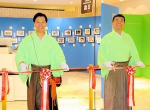 すゑひろがりず「中肉中背のおっさんの写真53枚で勝負する」東海道五十三次写真展開催　衣装じゃなく私服で宿場町をめぐる