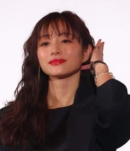 可愛さが尋常でないと騒ぎ　石原さとみ【水10】イベントでも凄いスカート姿が衝撃すぎた　「何歳なん？」「ドラマ入って来ない」「嘘だろ」「可愛すぎて全話見る」