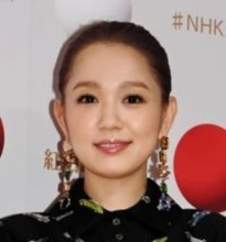 「撃ち抜かれる美しさ」西野カナ　Sサイズのギャルコーデに反響「あの頃の西野カナみを」「やっぱり神」