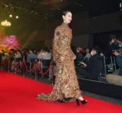 戸田恵梨香　背中まぶしい衝撃ドレス…　360度に圧巻の美貌さく裂「かなりドキドキしています」