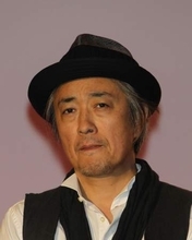 ロマンスグレーの72歳俳優　65歳で18歳下女優と「再々婚」明かす　大河「軍師官兵衛」で快演、声優としても活躍　妻も「3回目です！」とさんまに説明