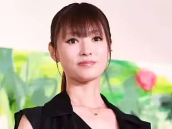 えっ？！深田恭子　ダンディー男性と銀座を腕組み「相合傘」♥　番組で公開写真にさんま「う～わっ！」羨む、共演者も「え～っ？！」「うわ～！」