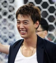 「ブラジル戦間に合うのか」「現地行く？」「見れるんか」W杯弾丸帰国のトップ俳優にSNS注目　まさかの函館競馬場降臨に騒然から1日半