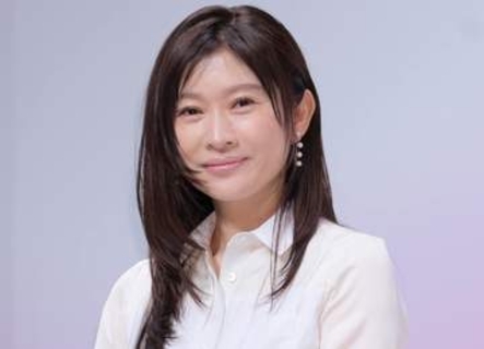 篠原涼子53歳に　5年前離婚の元夫、24歳上人気俳優が隣で笑顔祝福　すっぴん？20代？衝撃の可愛さ