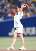 剛速球始球式で話題に　第1子出産の女子アナが体重20キロ増を明かす「球速は速くなっているはず！！笑」