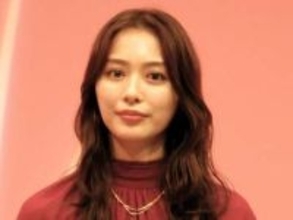 「えっ！家デカw」「実家豪華すぎ」内田理央　実家BBQの後ろに写るお屋敷＆立派なお庭に騒然「立派すぎる…」