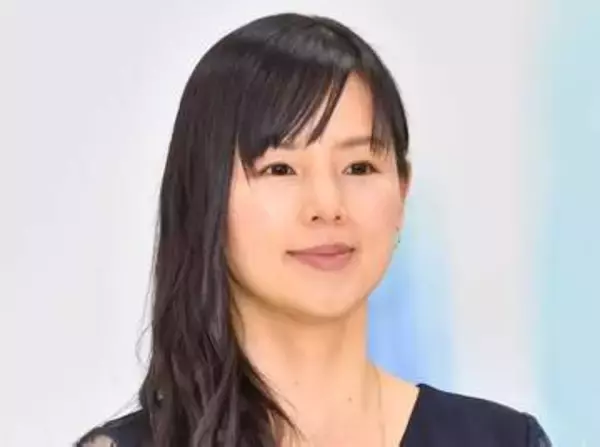 47歳美人女優　老眼心配で眼科受診→視力検査で驚きの結果に　「笑顔満点」「大人かわいい～」メガネ姿も公開