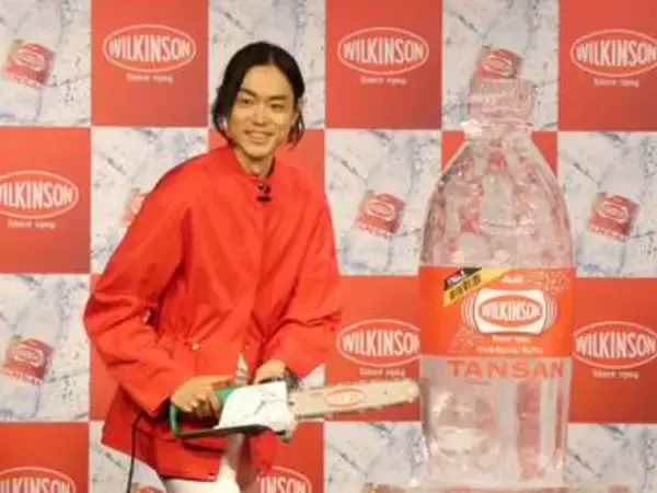 菅田将暉　チェーンソーで巨大氷削り体験「なんか、B級ホラーみたい」と笑顔