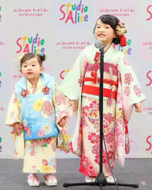 7歳・村方乃々佳ちゃん　学校と仕事を両立　3歳妹とかわいすぎる着物姿2ショット　七五三応援大使に