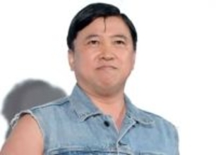 土足厳禁の「笑点」舞台でスギちゃんがスニーカー登場　大丈夫？「ワイルドだろ？」で爆笑仕掛け