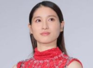 土屋太鳳「毛玉いっぱいだけれど」　黒カーディガンあったかコーデで仕事始め報告「親近感湧いてきます」