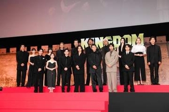 「ビジュアル限界突破」「お美しいの極み」26歳元トップアイドル　レッドカーペットに映える高貴な黒ドレス　美肌も輝く「あまりにもプリンセス」SNS魅了
