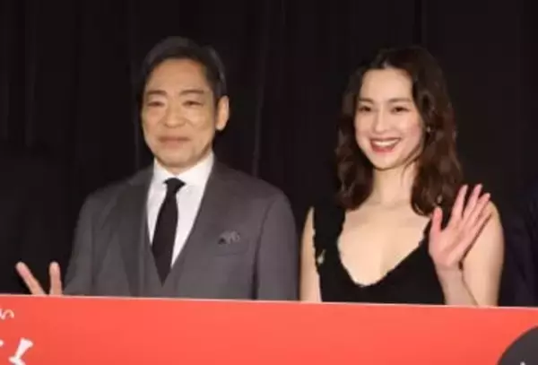 中村アン　前も後ろもザックリ！美肌まぶしいッ　劇中では「臭いからシャワー浴びてこい』って言われるような役」