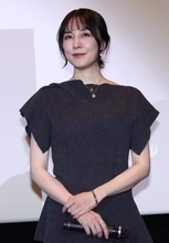 美しすぎる46歳！エレガントな黒ドレスで美ぼう炸裂！伊藤歩「作品に携われてとっても幸せ」14歳年下俳優と1月に結婚