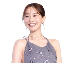 ふっくらお腹で現れた田中みな実　スリット入りグレードレス＆10センチ超ヒールを着こなす　亀梨和也との結婚＆妊娠公表後初の公の場