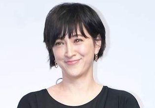 滝川クリステル、衝撃のマザーズバッグの中身を公開　バケツが出てきて騒然、藤本美貴も「こんなの見たことない」