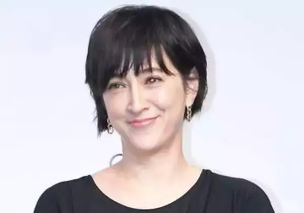 滝川クリステル、衝撃のマザーズバッグの中身を公開　バケツが出てきて騒然、藤本美貴も「こんなの見たことない」