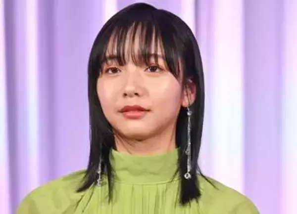 山之内すず「どこまで伸びそうかなー」　最新ヘアに反響続々「スーパーロング見てみたい」「今の髪形最高」
