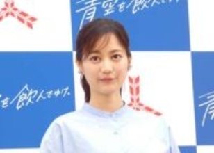 生田絵梨花　揺れるポニテがかわいい！青空の下で圧倒的透明感放つ　「三ツ矢サイダー」イベントに登場