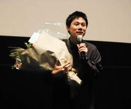 異例ヒットの自主映画「レンタル家族」上坂龍之介監督が地元・兵庫で凱旋あいさつ「感慨深いものがある」