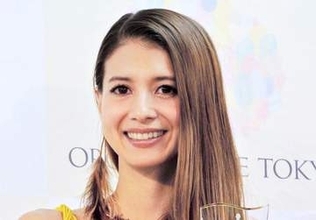 3児ママ吉川ひなの　ハワイのシャネルで長男とリアルなおもちゃ刀持ち入店「気が気じゃなくて」と苦笑い、息子は2本