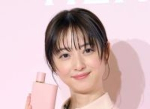 38歳マジ！？　ショート髪になった佐々木希　久々イベントに現る　まるで女子大生の衝撃スカート姿　ビジュ依然最強