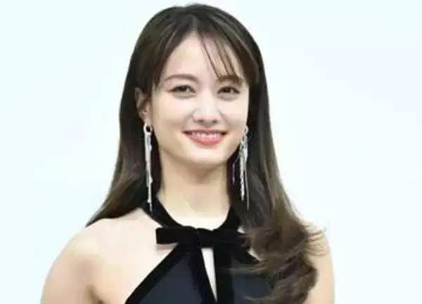 一浪→難関大卒の30歳モデル　京都で花見、着物にレアなヴィトンのバッグが映える　ジュエリーも　「京都愛が増え続けるばかり」