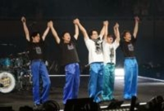 SUPER　EIGHT　21年目の初武道館　360度ステージで21曲熱唱「青春、まだまだこっからやぞ！」