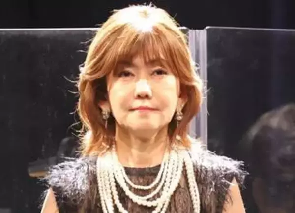 「花の82年組」再会の4ショットが豪華すぎる！小泉今日子センターに　松本伊代「うるうるが何回もきた」