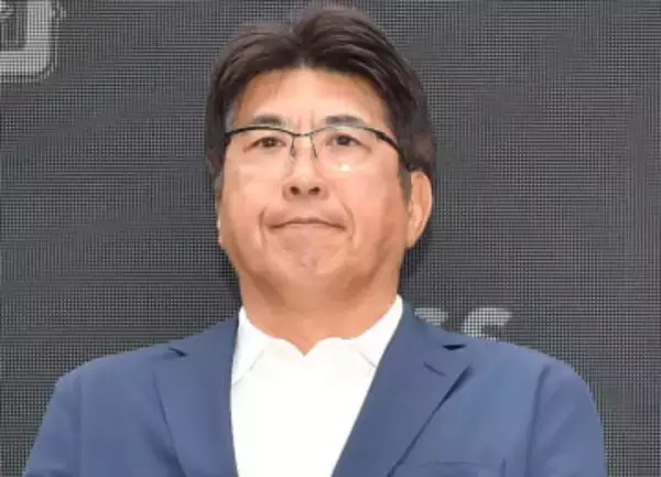 岡村隆史　食道がんと咽頭がんで闘病中の石橋貴明の近影を公開　白髪交じりの髪、笑顔でピース「ワンフーの皆さん」