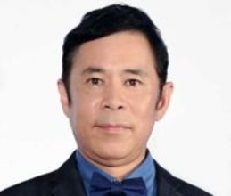 岡村隆史　闘病中の石橋貴明の近影を公開「ワンフーの皆さん」　白髪交じりの髪に