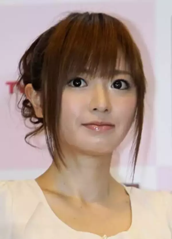 野球選手と結婚→4児ママの元人気アイドル　就寝報告にさらり豪邸…すげぇ！北欧か？！羨望の吹きぬけリビング、木をふんだんに