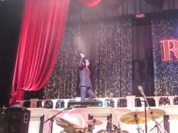 ドアップで見ても美顔シワない、何故！？　及川光博56歳　美しすぎる肌ツヤがヤバい　30周年ライブに現る