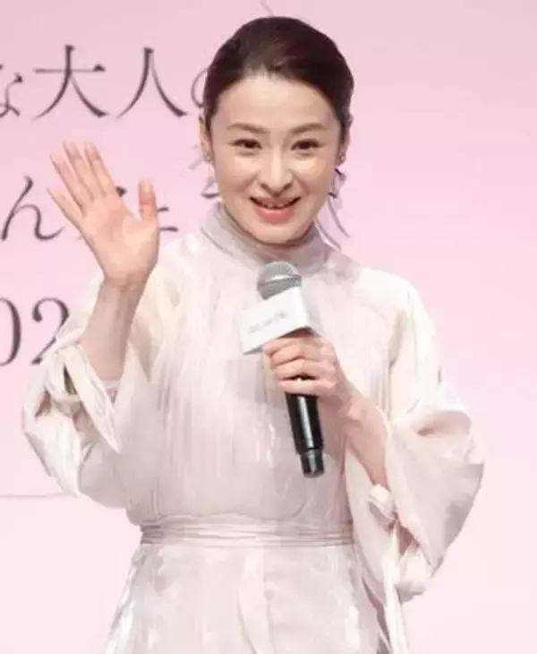 檀れい　華やかワンピでルーティン紹介「お仕事へ向かう前に必ずお抹茶をたてるんです」