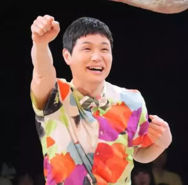 もう中学生　結婚発表後初の公の場　四方八方に3度土下座　プロポーズは河川敷で段ボール指輪を贈呈