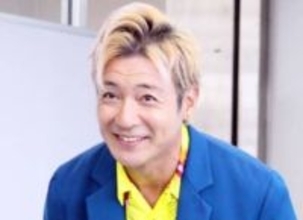 「世代には刺さりまくり」「最強コンビ」ウルトラマン俳優・つるの剛士　同期の戦隊ヒーロー俳優と肩車2ショ