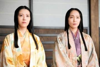 うわっ、あと3年…「豊臣兄弟」ラスト明るく宴会も→一緒に腕あげてる女子に涙「悲劇フラグが」「笑えない」「この子が…」「今後に震える」　夫もどうなる