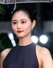 すごっ　原菜乃華　振り向いたら凄いドレスで映画祭　美しすぎる後ろ姿に驚き　いつもと違う！