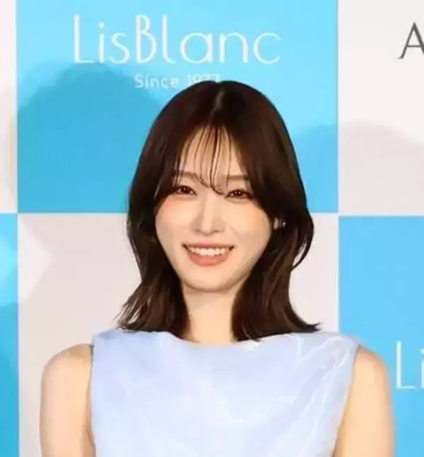 腰の位置が高すぎだろ　国民的美少女→167cm凄い透明感女優　TVでは分からない足の長さに驚き　イベントの青ワンピに騒然「美しすぎて声出た」
