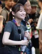 「3回目やろw」W杯取材の美人女優「内田篤人さんと写真を撮っていただきました！」　日本戦後に美男美女ショ「うっちーの表情がw」「羨ましい」